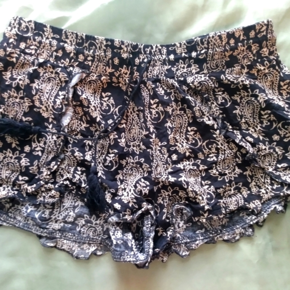 No boundaries shorts